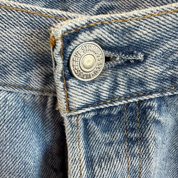 EUC Vintage Levi’s Men’s Jeans - Picture 4 of 10